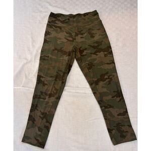 EUC Terra & Sky activewear brand polyester/spandex blend camaflage leggings 14W